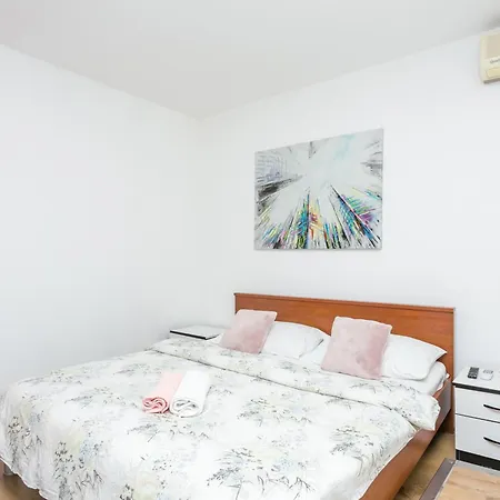 Apartman With Parking Space - 22909